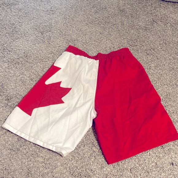 Canada flag men’s swimming trunk - Picture 2 of 4